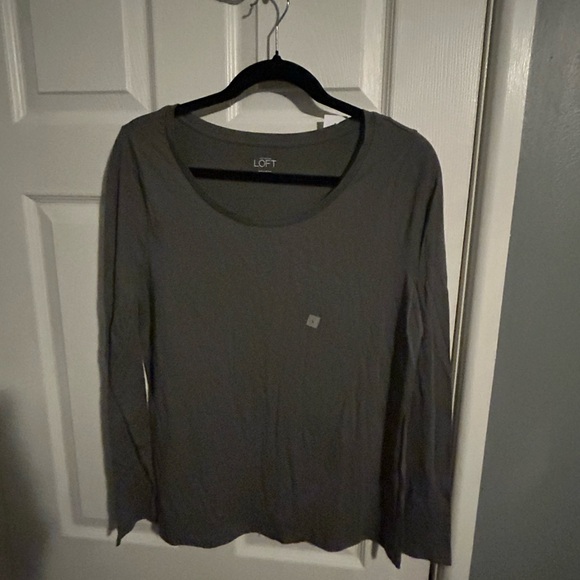 women’s LOFT long sleeve gray tee - Picture 3 of 3